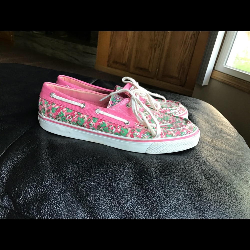 Size 9 pink and green floral Sperrys